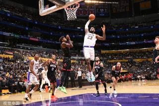 充满竞争的 充满竞争的