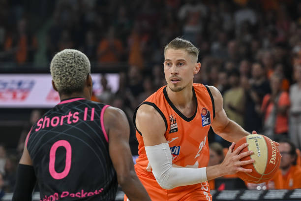 营结构上 营结构上